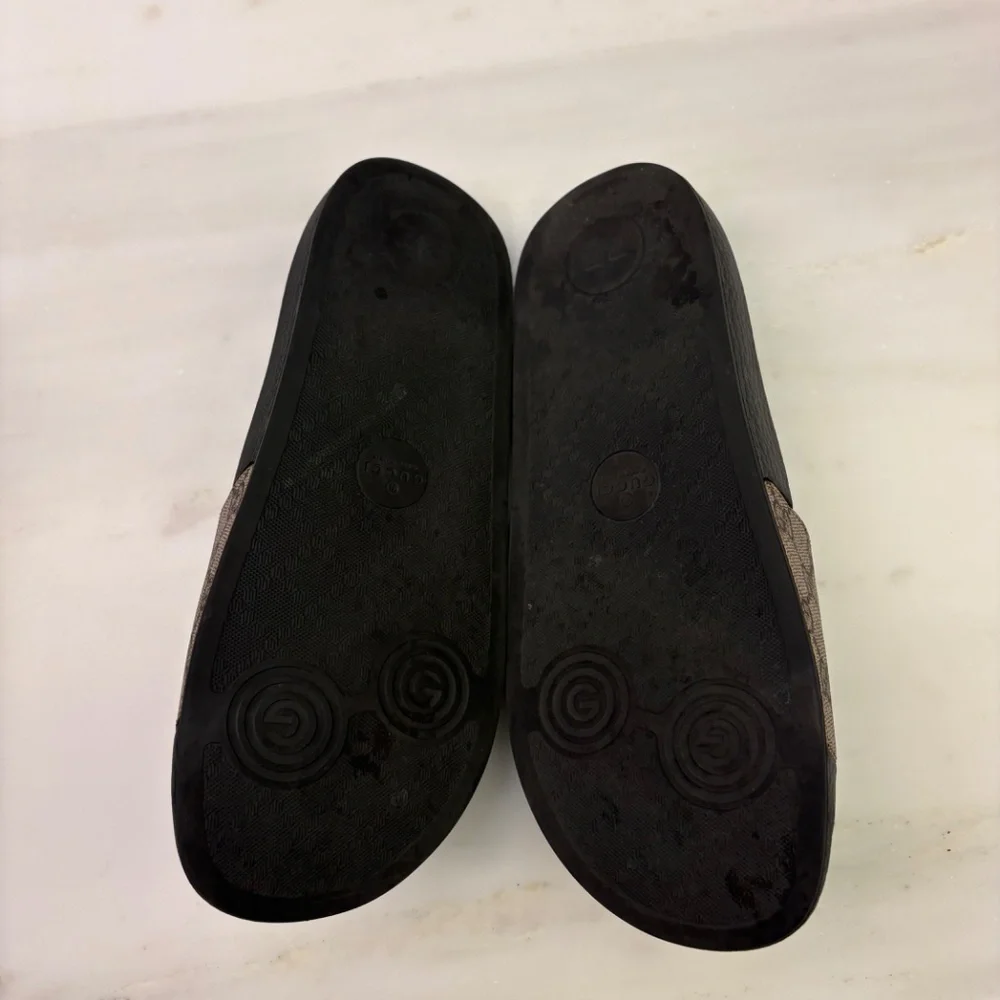 Gucci Slides - Barely Worn - Picture 3 of 8